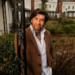 Nick Knowles' Original Features